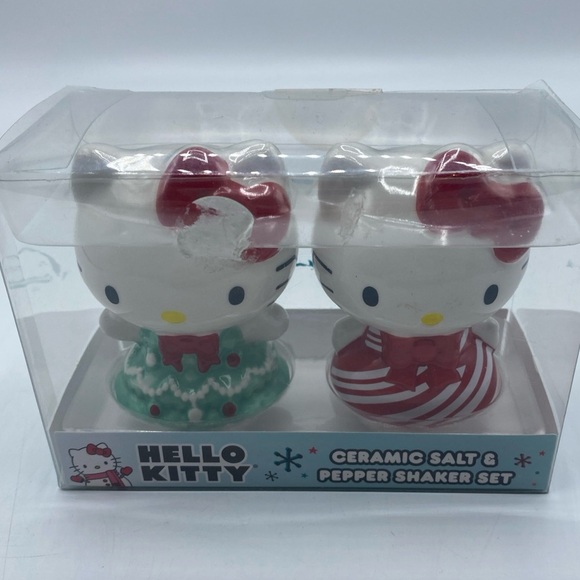 Hello Kitty Holiday Christmas Ceramic Salt and Pepper Shakers Sanrio - Picture 1 of 5